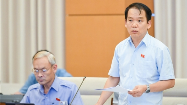 Chủ nhiệm Ủy ban Pháp luật Hoàng Thanh Tùng phát biểu tại Phiên họp	 Ảnh: Phạm Thắng
