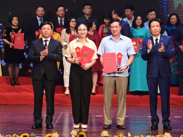 “Hoàng Việt nhất thống dư địa chí” giành giải A Giải thưởng Sách Quốc gia -3