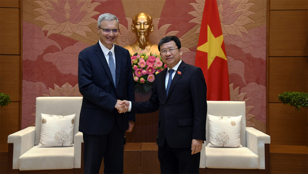 Chủ nhiệm Ủy ban Đối ngoại Vũ Hải Hà tiếp Đại sứ Cộng hoà Pháp tại Việt Nam -2