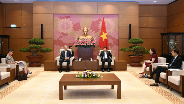 Chủ nhiệm Ủy ban Đối ngoại Vũ Hải Hà tiếp Đại sứ Cộng hoà Pháp tại Việt Nam -1