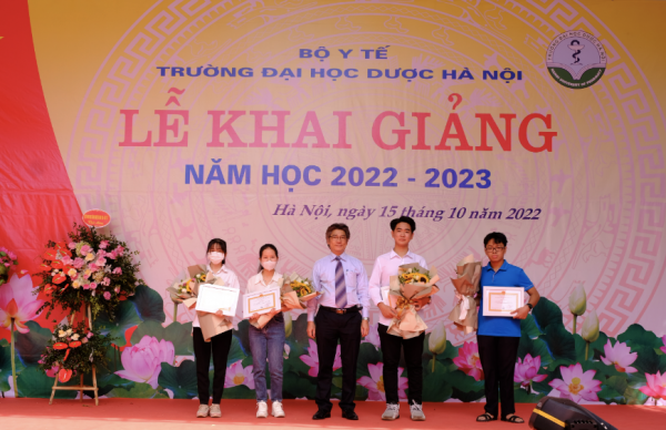 Trường ĐH Dược Hà Nội tổ chức lễ khai giảng chào đón tân sinh viên K77 -0
