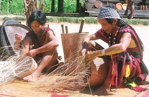 Các sản phẩm đan lát mang dấu ấn văn hóa Cơ Tu - Ảnh: baodantoc.vn