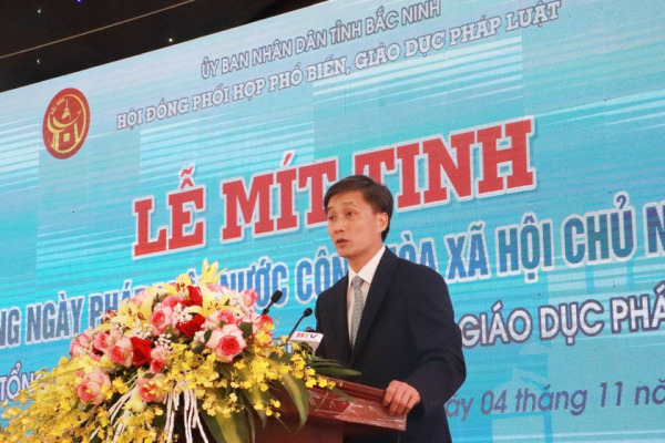 Mít tinh hưởng ứng Ngày Pháp luật Việt Nam -0