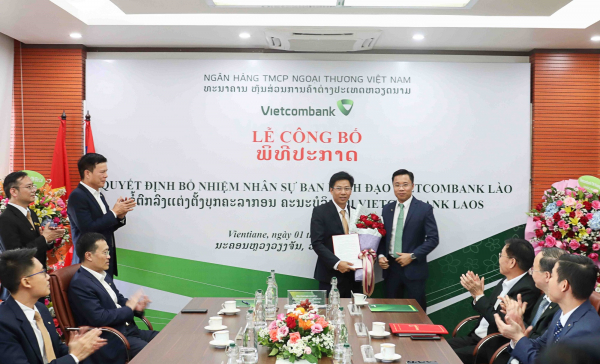 Lễ công bố quyết định về nhân sự Ban lãnh đạo Vietcombank Lào -0