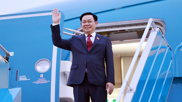 Một số hình ảnh lễ tiễn Chủ tịch Quốc hội Vương Đình Huệ rời Thủ đô Hà Nội,lên đường tham dự Đại hội đồng AIPA - 43, thăm chính thức Vương quốc Campuchia và Cộng hoà Philippines -4