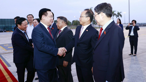 Một số hình ảnh lễ tiễn Chủ tịch Quốc hội Vương Đình Huệ rời Thủ đô Hà Nội,lên đường tham dự Đại hội đồng AIPA - 43, thăm chính thức Vương quốc Campuchia và Cộng hoà Philippines -0
