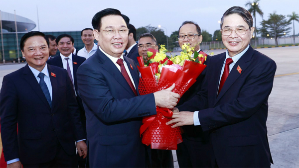 Một số hình ảnh lễ tiễn Chủ tịch Quốc hội Vương Đình Huệ rời Thủ đô Hà Nội,lên đường tham dự Đại hội đồng AIPA - 43, thăm chính thức Vương quốc Campuchia và Cộng hoà Philippines -1