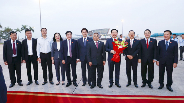 Một số hình ảnh lễ tiễn Chủ tịch Quốc hội Vương Đình Huệ rời Thủ đô Hà Nội,lên đường tham dự Đại hội đồng AIPA - 43, thăm chính thức Vương quốc Campuchia và Cộng hoà Philippines -2