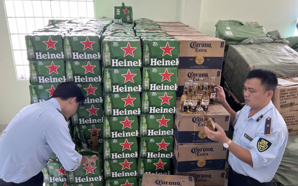 Phú Yên: Tạm giữ gần 7.000 chai bia nghi nhập lậu -0