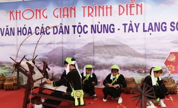 Trình diễn di sản văn hóa dân tộc Tày, Nùng, Dao xứ Lạng -0
