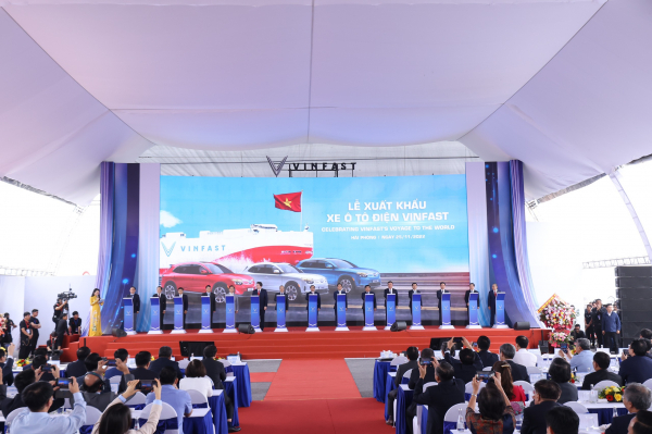 VinFast xuất khẩu lô xe điện đầu tiên ra thế giới -0