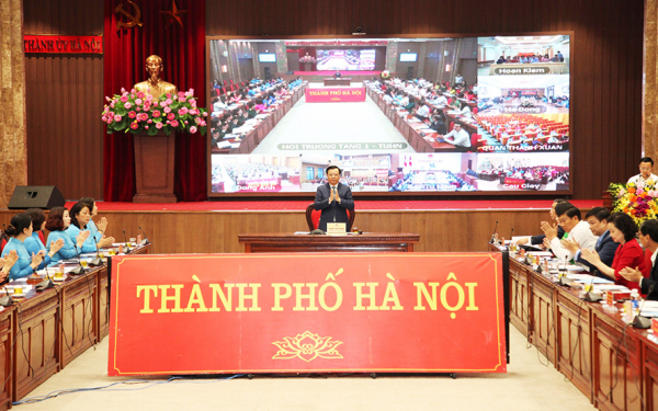 Bí thư Thành ủy Hà Nội Đinh Tiến Dũng đối thoại với đại biểu phụ nữ Thủ đô -0