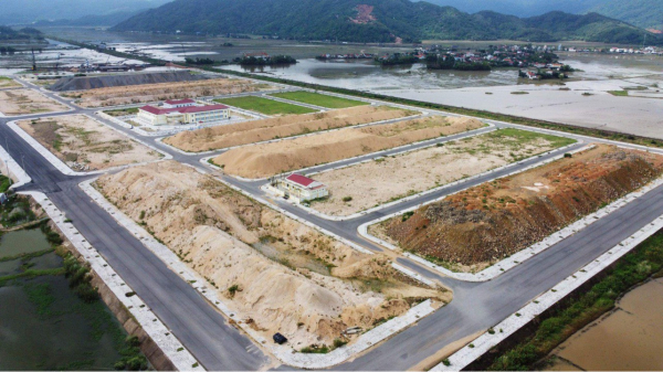 Phú Yên: Nhiều “núi vật liệu” tập kết gần khu dân cư có đúng quy định? -0