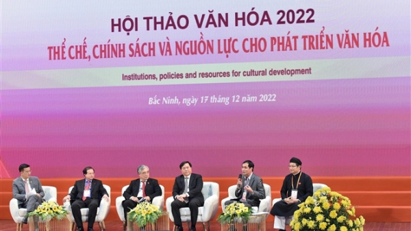 Thảo luận bàn tròn trong phiên toàn thể Hội thảo Văn hóa 2022 - Ảnh: Lâm Hiển