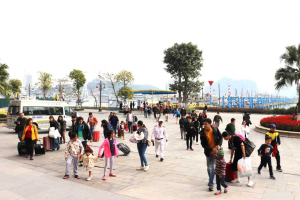 Quảng Ninh đón khoảng 106.000 lượt khách dịp Tết Dương lịch -0