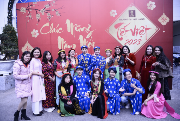 Sinh viên quốc tế trường Đại học Hà Nội sôi động trải nghiệm văn hoá Tết Việt 