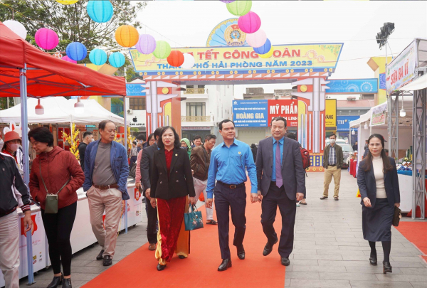 Chủ tịch Tổng Liên đoàn Lao động Việt Nam tham quan Chợ Tết Công đoàn Hải Phòng -0