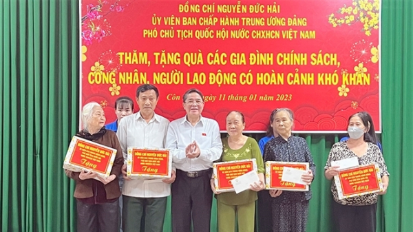 Phó Chủ tịch Quốc hội Nguyễn Đức Hải thăm, tặng quà tết tại huyện Côn Đảo, Bà Rịa - Vũng Tàu
