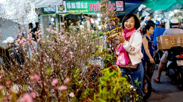 Chợ hoa Hồ Thị Kỷ - người dân TP.Hồ Chí Minh lựa những cành đẹp nhất cho kịp giao thừa -0