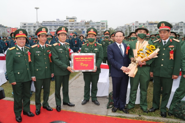 Thượng tướng Nguyễn Tân Cương dự lễ giao nhận quân tại Quảng Ninh -0