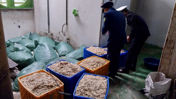 Bắc Giang: Tạm giữ gần 10 tấn thực phẩm không rõ nguồn gốc  -0