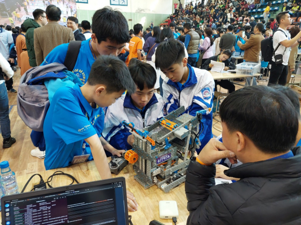 160 đội tham gia Cuộc thi Robotics toàn quốc -0