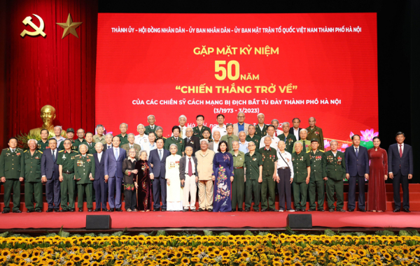 Hà Nội tổ chức trọng thể gặp mặt kỷ niệm 50 năm ''Chiến thắng trở về'' -0