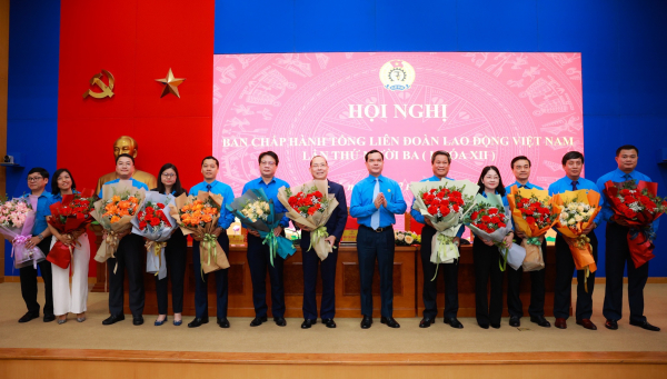 Ông Huỳnh Thanh Xuân được bầu làm Phó Chủ tịch Tổng LĐLĐ Việt Nam -0