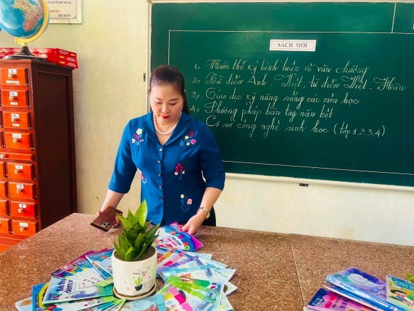 Đoàn Giám sát Ủy ban Thường vụ Quốc hội đến thăm và làm việc tại Trường phổ thông dân tộc bán trú Tây Sơn (Bình Định) -3