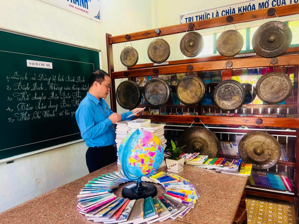 Đoàn Giám sát Ủy ban Thường vụ Quốc hội đến thăm và làm việc tại Trường phổ thông dân tộc bán trú Tây Sơn (Bình Định) -4