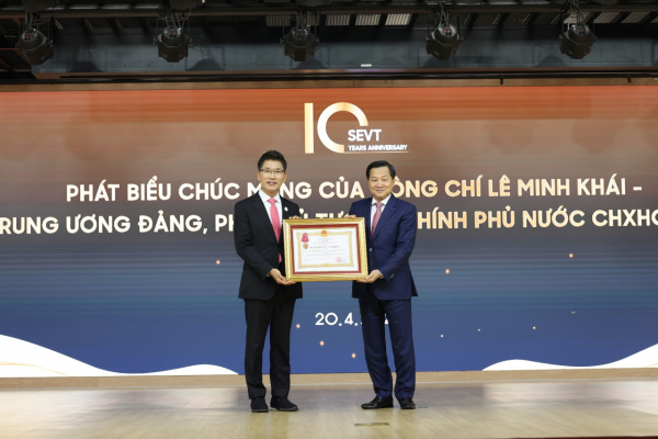 Phó Chủ tịch Quốc hội Nguyễn Đức Hải dự Lễ kỷ niệm 10 năm thành lập Samsung Electronics Việt Nam Thái Nguyên 