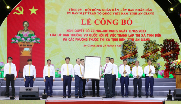 Phó Chủ tịch Thường trực Quốc hội Trần Thanh Mẫn dự Lễ công bố Nghị quyết thành lập Thị xã Tịnh Biên, An Giang -0