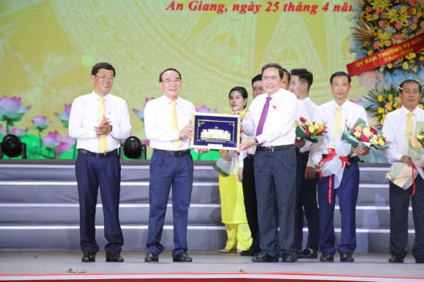 Phó Chủ tịch Thường trực Quốc hội Trần Thanh Mẫn dự Lễ công bố Nghị quyết thành lập Thị xã Tịnh Biên, An Giang -0