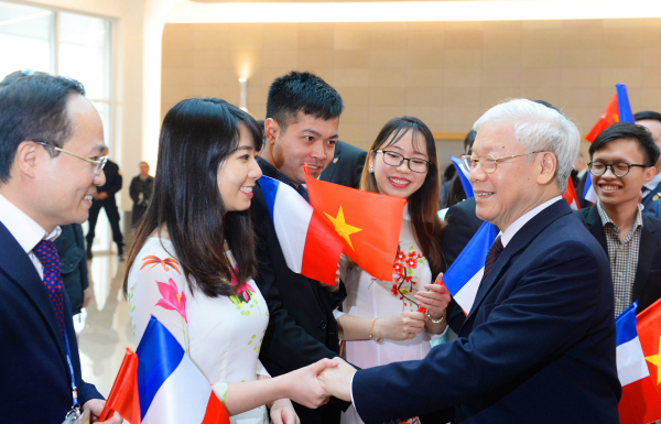 Tổng Bí thư Nguyễn Phú Trọng gặp gỡ thân mật đại diện trí thức trẻ Việt Nam tại Pháp trong khuôn khổ chuyến thăm chính thức Cộng hòa Pháp tháng 3.2018