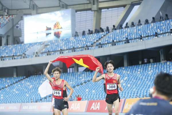SEA Games 32: Việt Nam thống trị đường chạy 100m rào nữ, 3.000m rào nam -0