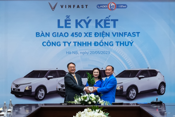 Lado Taxi mua thêm 300 xe VinFast VF 5 Plus để mở rộng dịch vụ taxi điện  -0