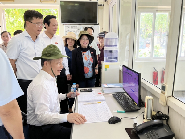 Thường trực Ủy ban Khoa học, công nghệ và môi trường khảo sát thực tế khai thác, sản xuất, kinh doanh nước sạch tại Hà Nội -0
