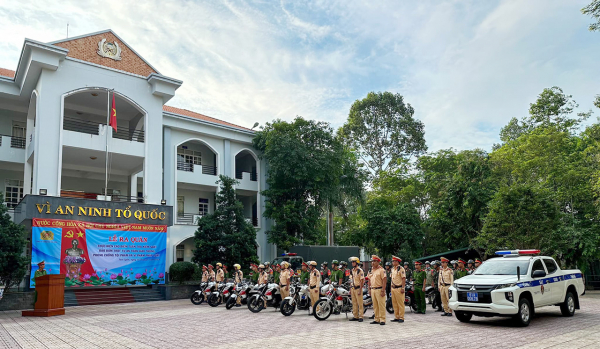 Công an Bình Dương tiếp tục đợt cao điểm tuần tra giao thông, phòng chống tội phạm