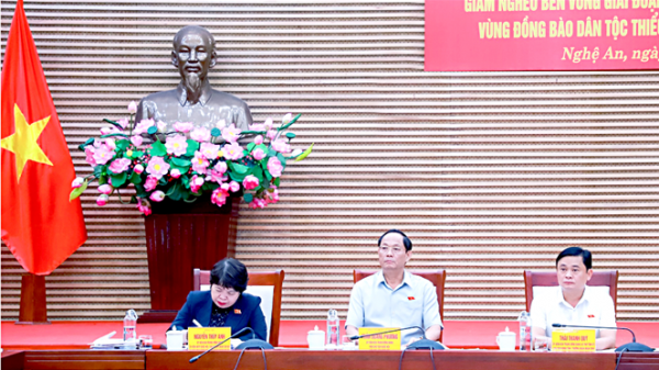 Phó Chủ tịch Quốc hội, Thượng tướng Trần Quang Phương chủ trì cuộc làm việc với UBND tỉnh Nghệ An
