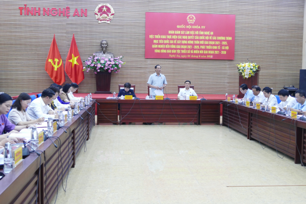 toàn cảnh cuộc làm việc giữa Đoàn giám sát của Quốc hội với UBND tỉnh Nghệ An - Ảnh H.Ngọc