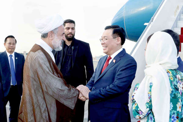 Chủ tịch Quốc hội Vương Đình Huệ đến Thủ đô Tehran, bắt đầu chuyến thăm chính thức Cộng hoà Hồi giáo Iran -0