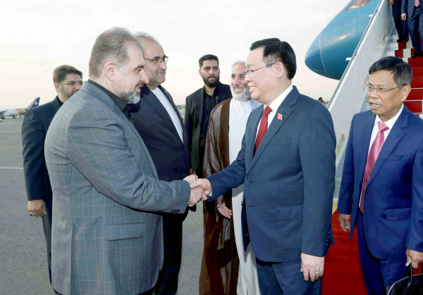 Chủ tịch Quốc hội Vương Đình Huệ đến Thủ đô Tehran, bắt đầu chuyến thăm chính thức Cộng hoà Hồi giáo Iran -0