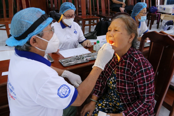 Trường ĐH Trà Vinh khám và chữa răng miễn phí cho hơn 1000 bệnh nhân