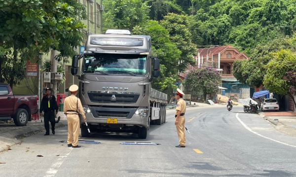 Vụ dàn xe chở quặng từ Lào về Việt Nam: Xử lý nghiêm, tăng cường tuần tra kiểm soát -0