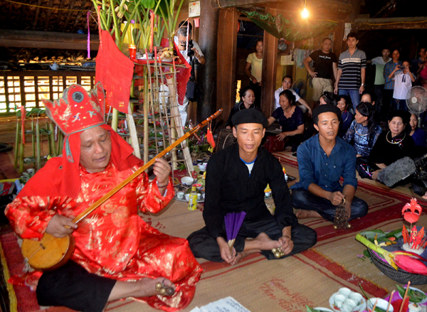 Then là di sản văn hóa tín ngưỡng lâu đời rất được ưa chuộng và phổ biến trong cộng đồng Tày, Nùng, Thái. Ảnh: BTQ