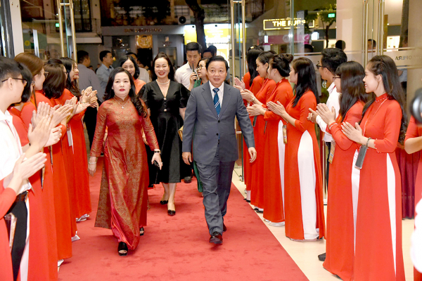 Chủ tịch Quốc hội Vương Đình Huệ dự Chương trình nghệ thuật đặc biệt “Nắng Ba Đình” -0