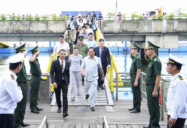 Đoàn đại biểu dự Hội nghị Nghị sĩ trẻ toàn cầu lần thứ 9 thăm tỉnh Quảng Ninh -0