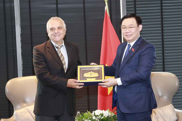 Chủ tịch Quốc hội Vương Đình Huệ tiếp Hội Hữu nghị Bulgaria - Việt Nam -0