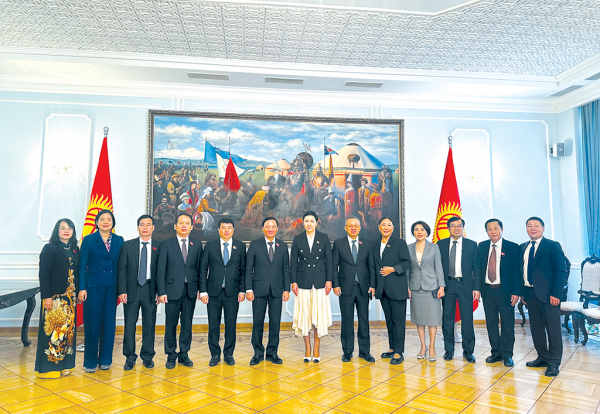 Phó Chủ tịch Quốc hội Nguyễn Khắc Định thăm Cộng hòa Kyrystan -0