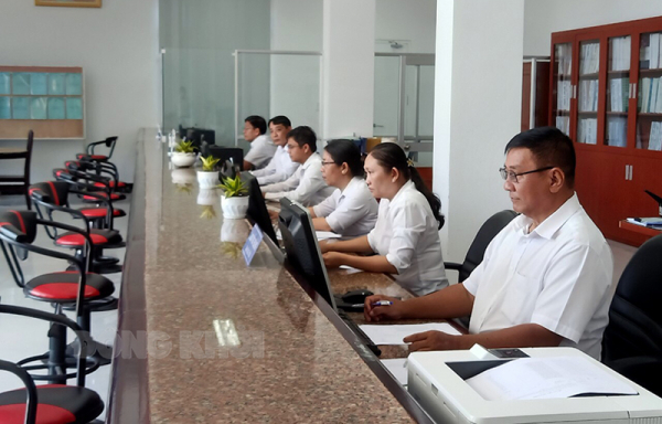 Nhờ dịch vụ công trực tuyến, KBNN huyện Thạnh Phú, Bến Tre ngày càng vắng bóng khách hàng. Ảnh: Châu Loan 